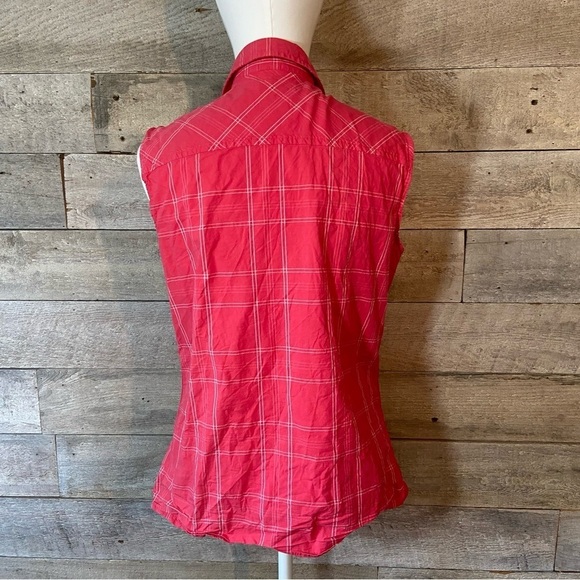 🛍️3/$30 Cabela’s women’s  plaid button up‎ sleeveless top in size small - Picture 3 of 9